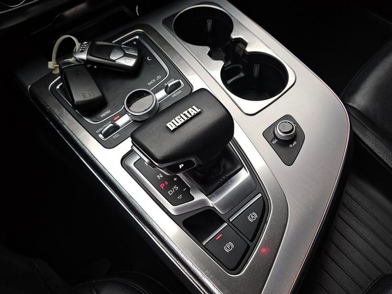 2019 Audi Q7 45 TFSI Quattro photo 9