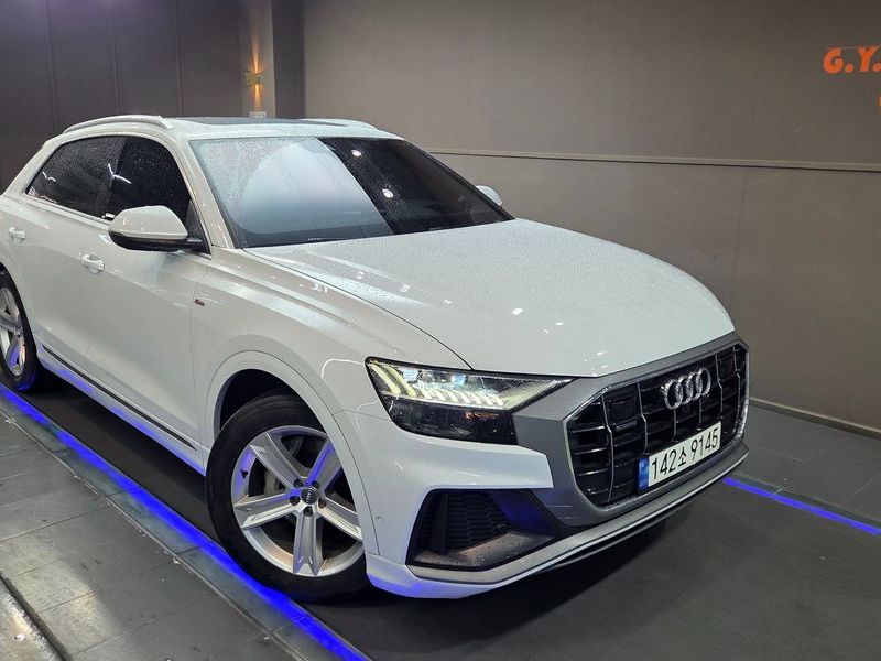 2021 Audi Q8 45 TDI Quattro Premium photo 1