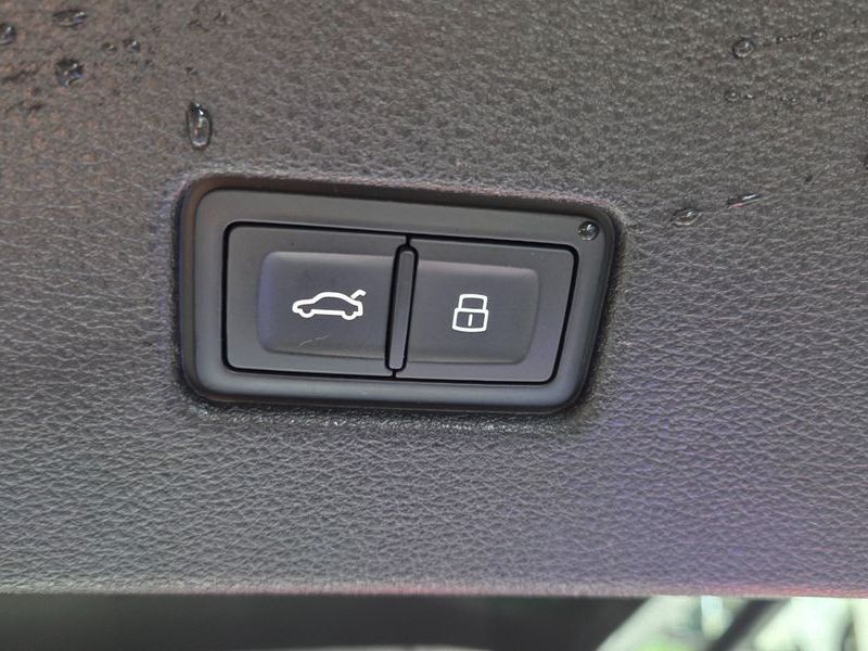 2021 Audi Q8 45 TDI Quattro Premium photo 14