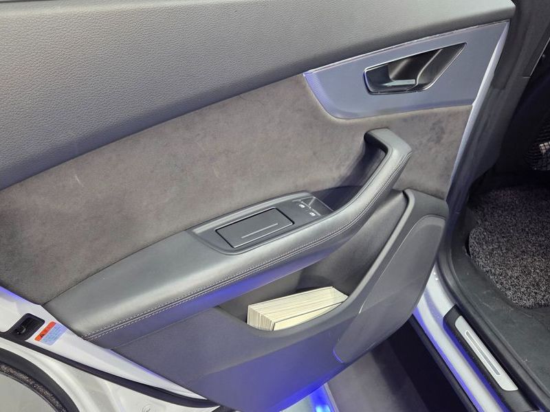 2021 Audi Q8 45 TDI Quattro Premium photo 16