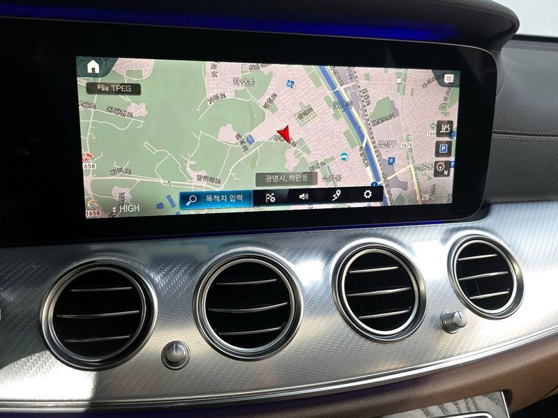 2021 Mercedes-Benz E-Class E350 4MATIC Avantgarde photo 14