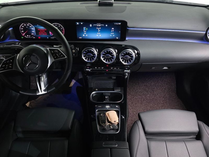 2024 Mercedes-Benz A-Class A220 Sedan photo 7