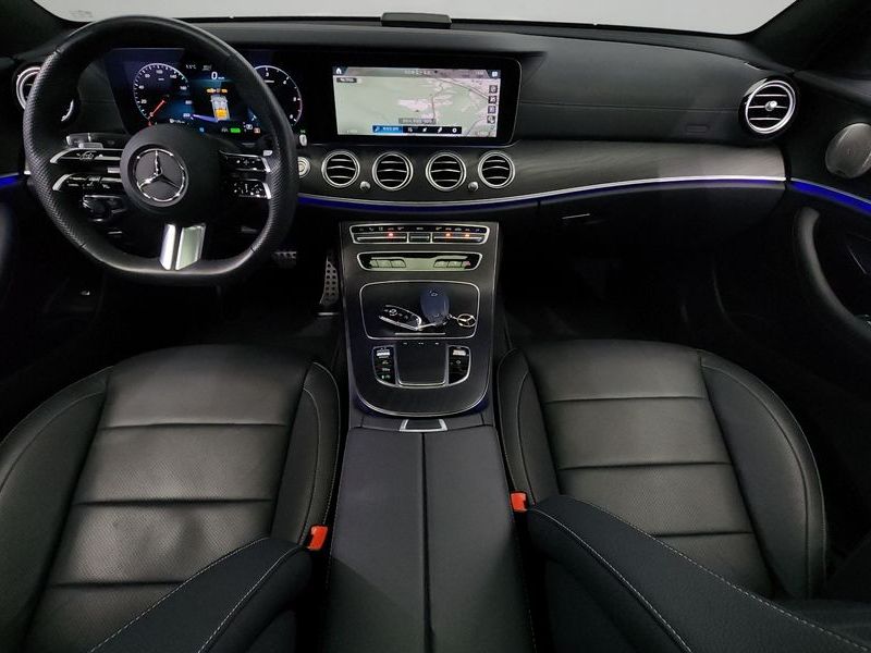 2023 Mercedes-Benz E-Class E220d 4MATIC AMG Line photo 7