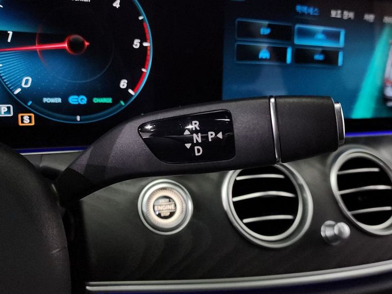 2023 Mercedes-Benz E-Class E220d 4MATIC AMG Line photo 9