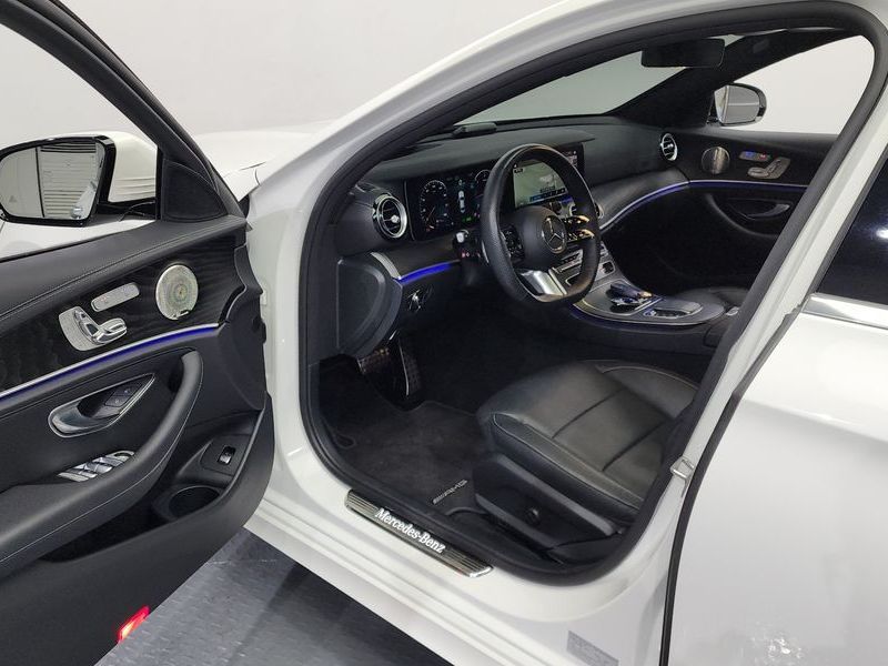 2023 Mercedes-Benz E-Class E220d 4MATIC AMG Line photo 10