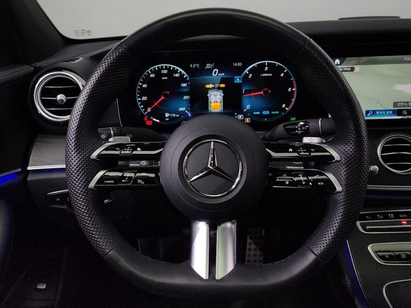 2023 Mercedes-Benz E-Class E220d 4MATIC AMG Line photo 13