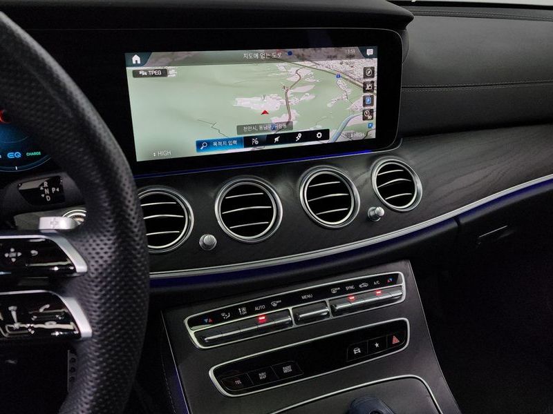2023 Mercedes-Benz E-Class E220d 4MATIC AMG Line photo 14