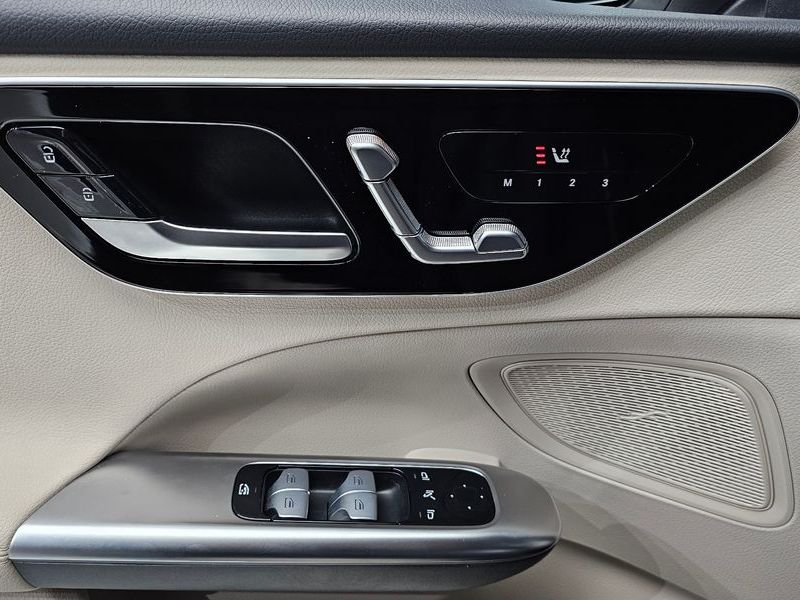 2023 Mercedes-Benz C-Class C300 4MATIC Avantgarde photo 13