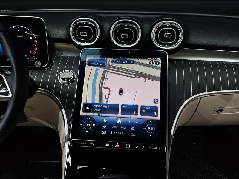 2023 Mercedes-Benz C-Class C300 4MATIC Avantgarde photo 17