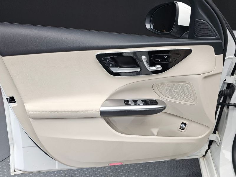 2023 Mercedes-Benz C-Class C300 4MATIC Avantgarde photo 24