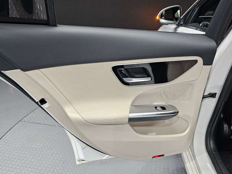 2023 Mercedes-Benz C-Class C300 4MATIC Avantgarde photo 25