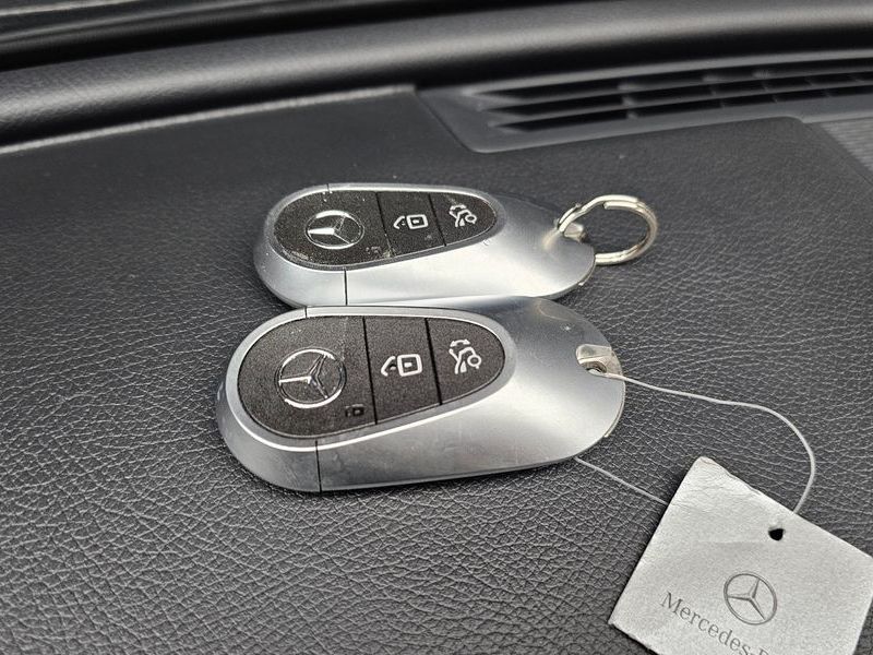 2023 Mercedes-Benz C-Class C300 4MATIC Avantgarde photo 30