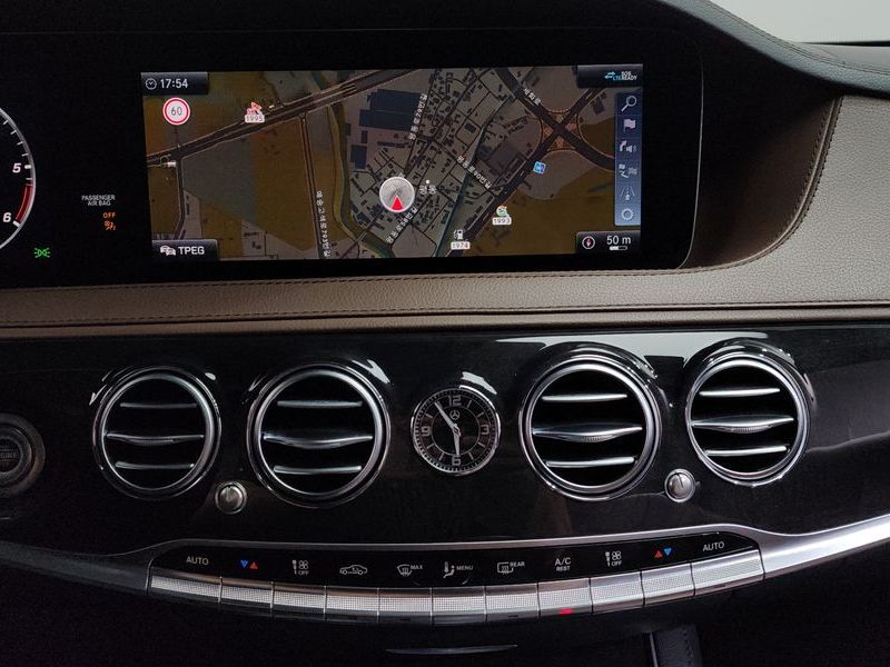 2020 Mercedes-Benz S-Class S350 d 4MATIC AMG Line photo 12