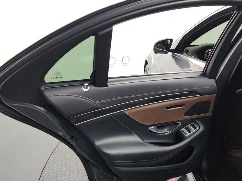 2020 Mercedes-Benz S-Class S350 d 4MATIC AMG Line photo 25