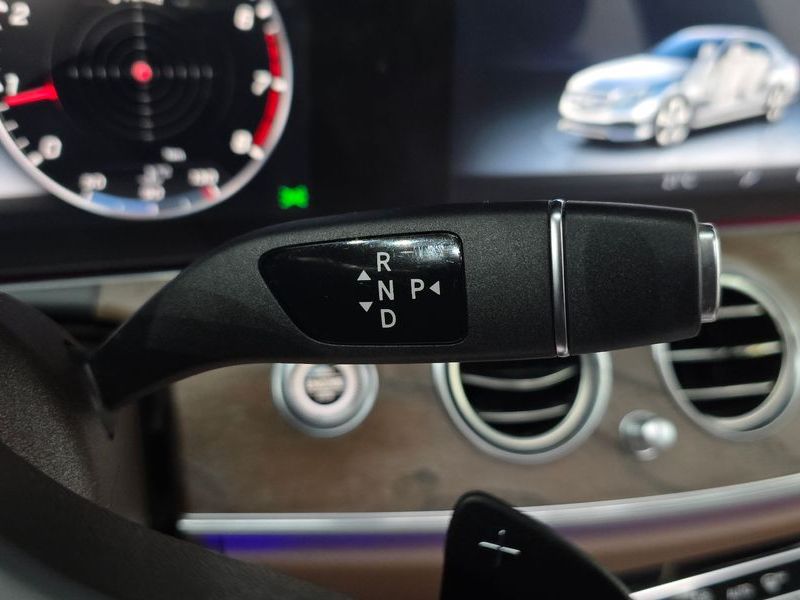 2020 Mercedes-Benz E-Class E300 4MATIC Exclusive photo 9