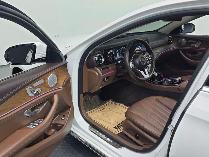 2020 Mercedes-Benz E-Class E300 4MATIC Exclusive photo 12