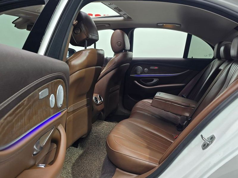 2020 Mercedes-Benz E-Class E300 4MATIC Exclusive photo 13