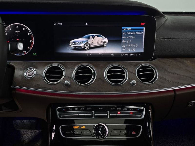 2020 Mercedes-Benz E-Class E300 4MATIC Exclusive photo 16