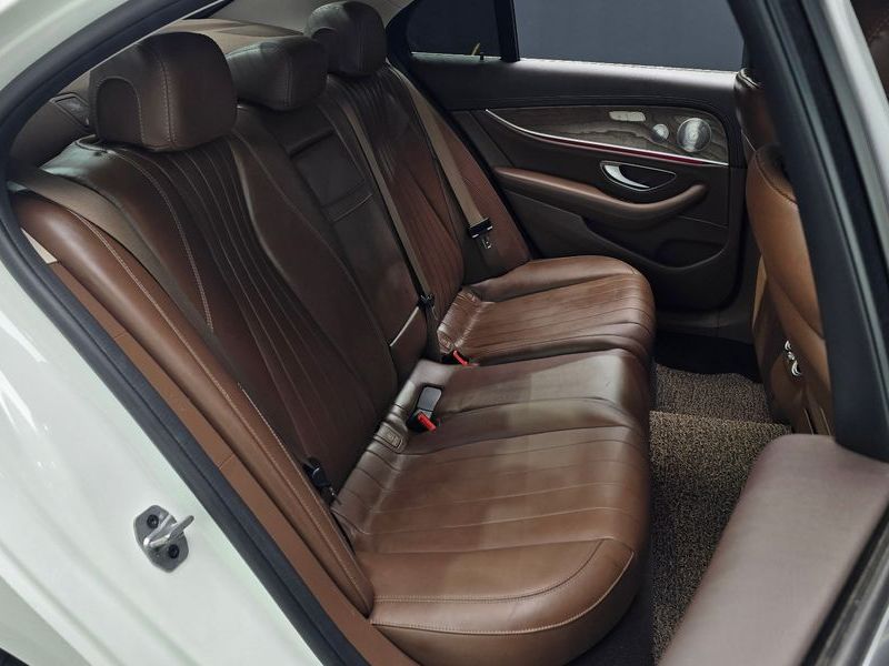 2020 Mercedes-Benz E-Class E300 4MATIC Exclusive photo 27