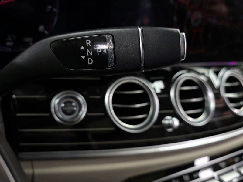 2017 Mercedes-Benz E-Class E400 4MATIC Exclusive photo 9