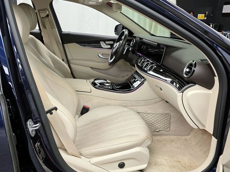 2017 Mercedes-Benz E-Class E400 4MATIC Exclusive photo 11
