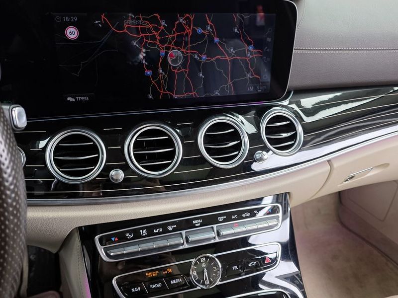 2017 Mercedes-Benz E-Class E400 4MATIC Exclusive photo 14