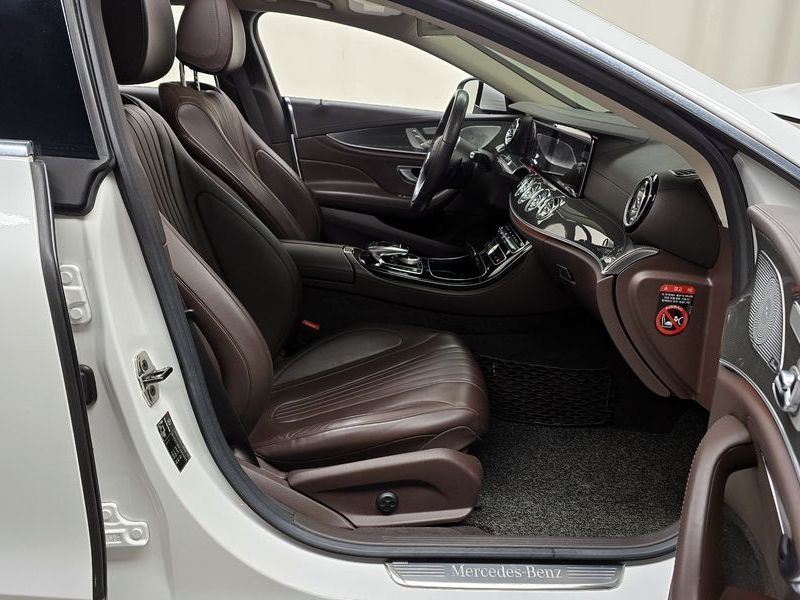 2020 Mercedes-Benz S-Class CLS300d AMG Line photo 10