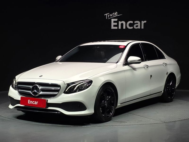 2018 Mercedes-Benz E-Class E200 Avantgarde photo 1