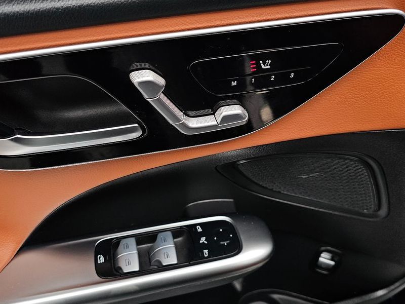 2023 Mercedes-Benz C-Class C300 4MATIC Avantgarde photo 18