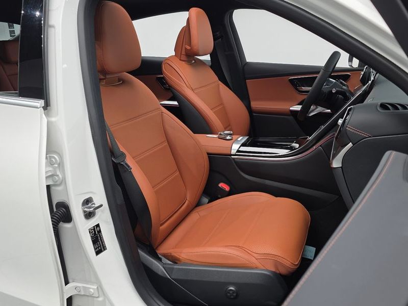 2026 Mercedes-Benz C-Class GLC300 4MATIC Avnatgarde Coupe photo 12