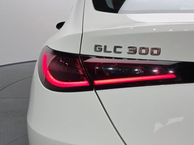 2026 Mercedes-Benz C-Class GLC300 4MATIC Avnatgarde Coupe photo 23