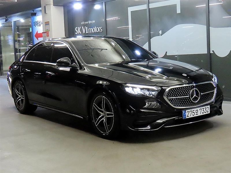 2026 Mercedes-Benz E-Class E200 AMG Line photo 1