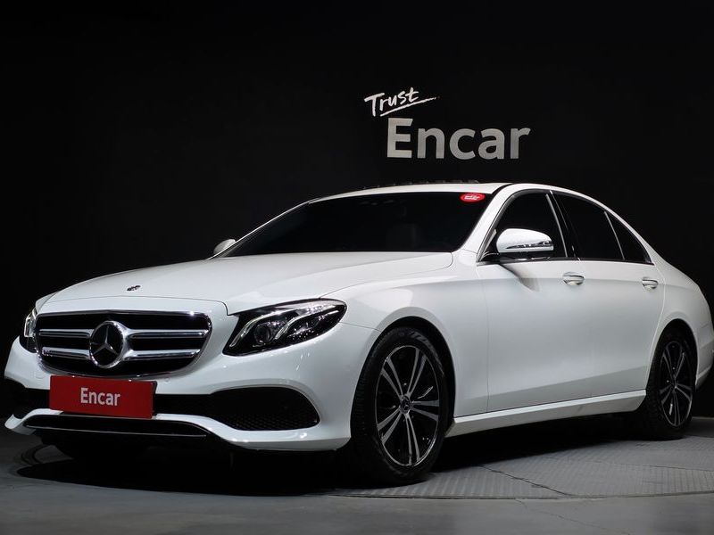 2020 Mercedes-Benz E-Class E300 Avantgarde photo 1
