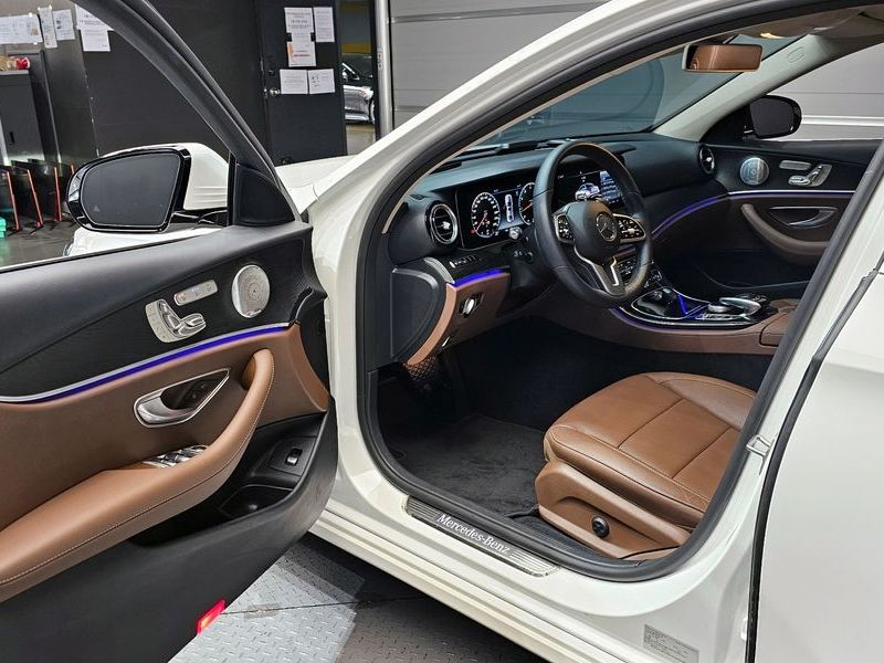 2020 Mercedes-Benz E-Class E300 Avantgarde photo 11