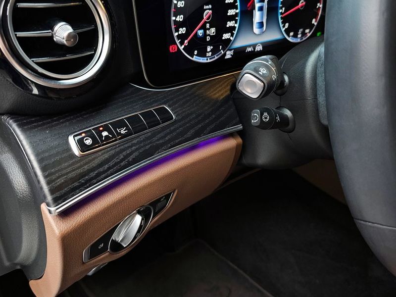 2020 Mercedes-Benz E-Class E300 Avantgarde photo 16