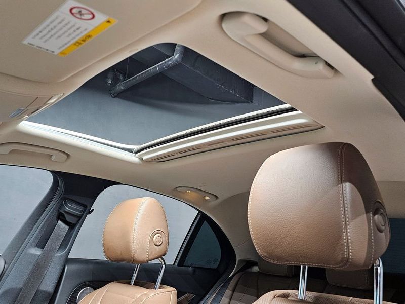 2020 Mercedes-Benz E-Class E300 Avantgarde photo 18