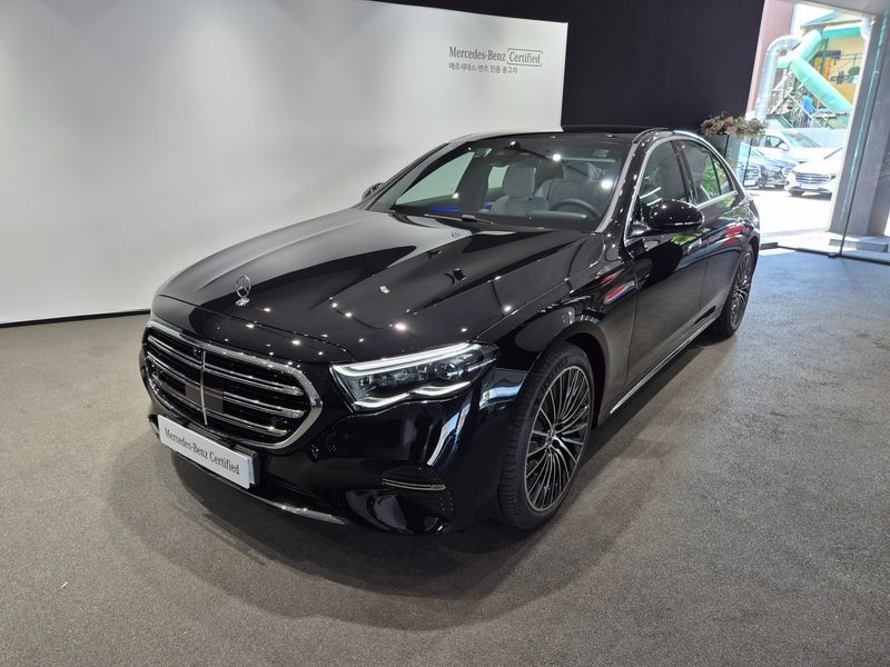 2026 Mercedes-Benz E-Class E450 4MATIC Exclusive photo 1