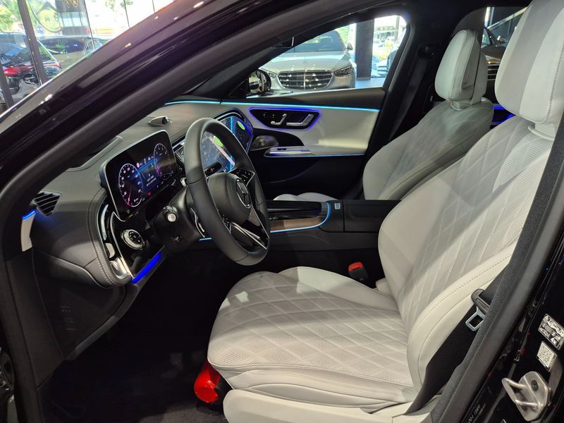 2026 Mercedes-Benz E-Class E450 4MATIC Exclusive photo 10