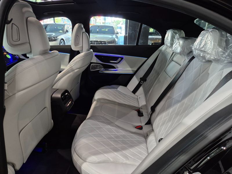 2026 Mercedes-Benz E-Class E450 4MATIC Exclusive photo 11