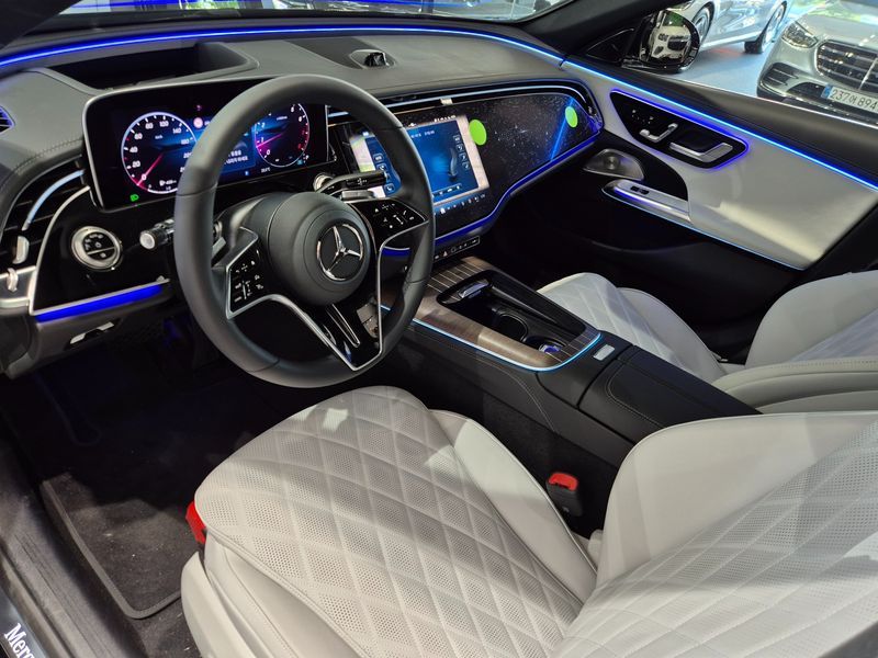 2026 Mercedes-Benz E-Class E450 4MATIC Exclusive photo 12