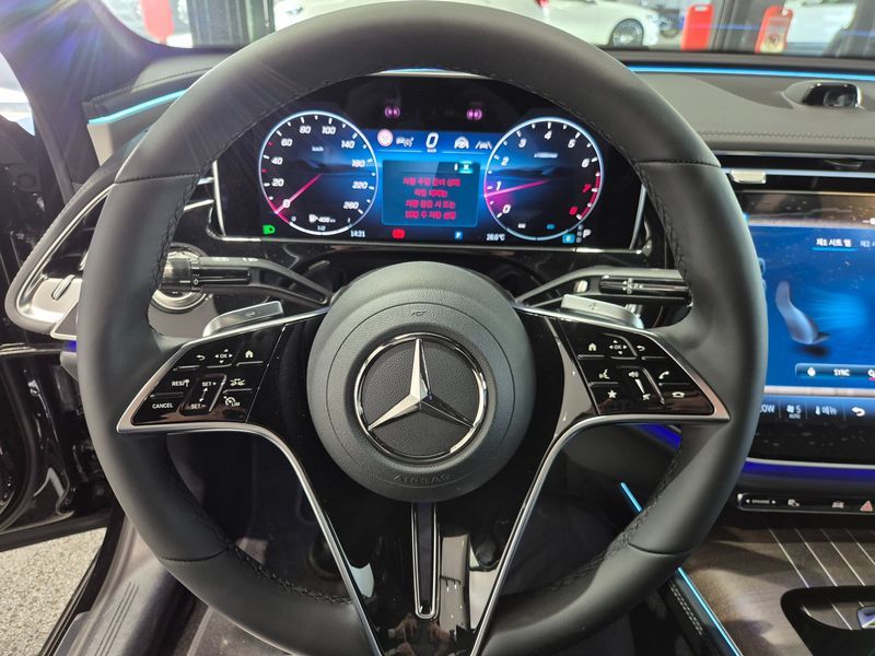 2026 Mercedes-Benz E-Class E450 4MATIC Exclusive photo 14