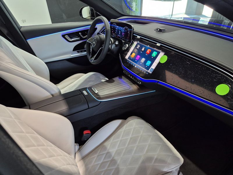 2026 Mercedes-Benz E-Class E450 4MATIC Exclusive photo 17