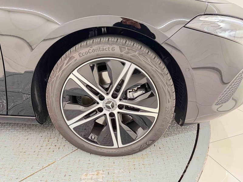 2026 Mercedes-Benz A-Class A220 Sedan photo 9