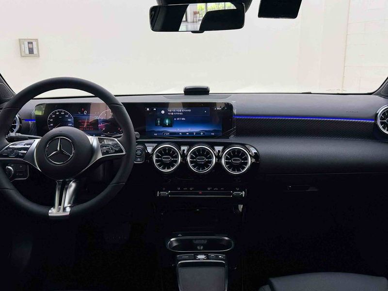 2026 Mercedes-Benz A-Class A220 Sedan photo 16