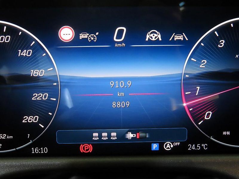 2026 Mercedes-Benz E-Class E200 AMG Line photo 9