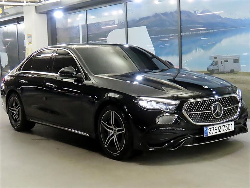 2026 Mercedes-Benz E-Class E200 AMG Line photo 1
