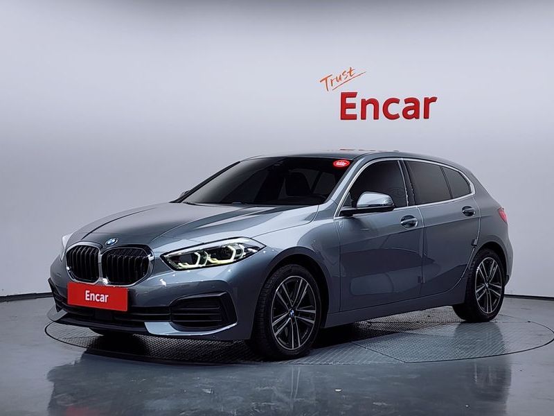2022 BMW 1 Series 120i Advantage photo 1