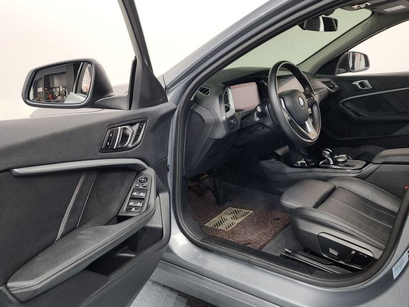 2022 BMW 1 Series 120i Advantage photo 10