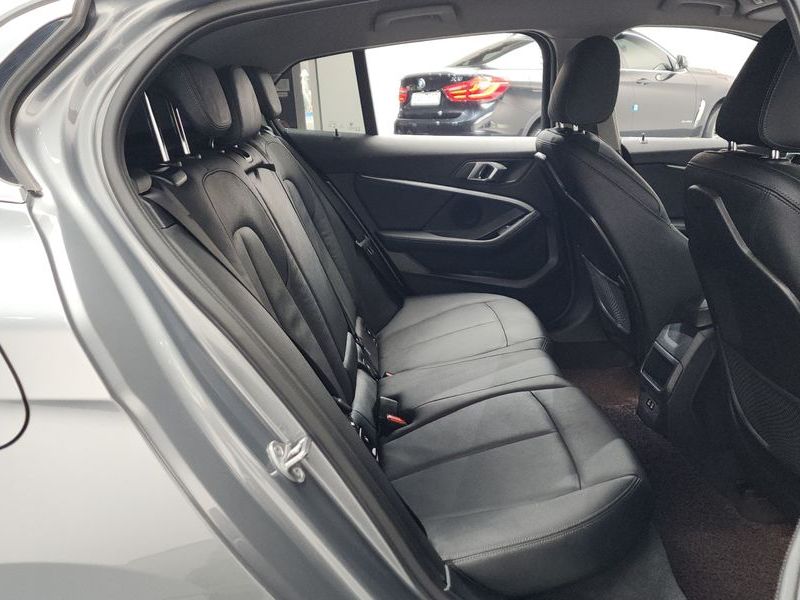 2022 BMW 1 Series 120i Advantage photo 12
