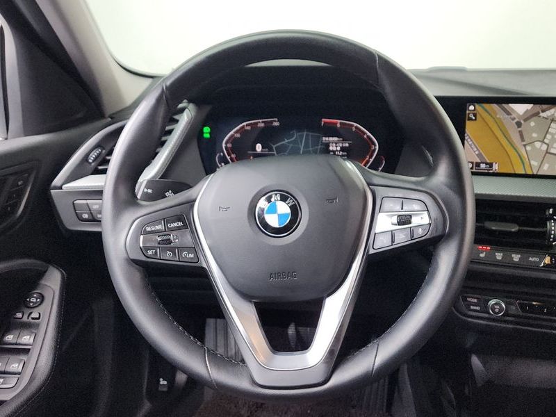 2022 BMW 1 Series 120i Advantage photo 13